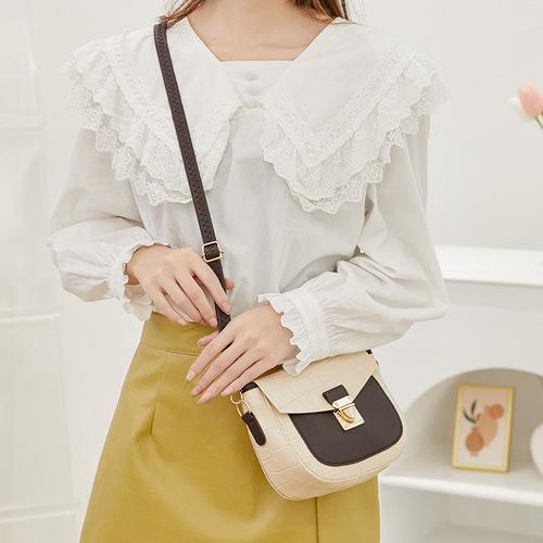  New Fashionable Color Matching Simple Personalized Mobile Phone Bag Lock Buckle Korean Single Shoulder Crossbody Saddle Bag 