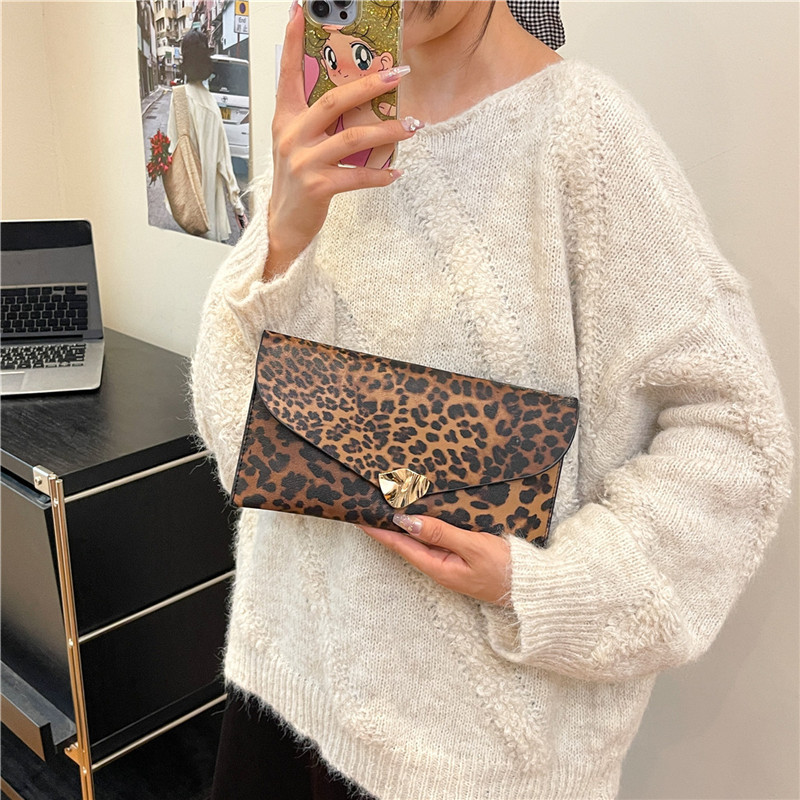 2025 otoño nuevo bolso de mano personalizado sobre bolso de mujer bolso de mano impresión leopardo personalidad moda temperamento bolsa de cena