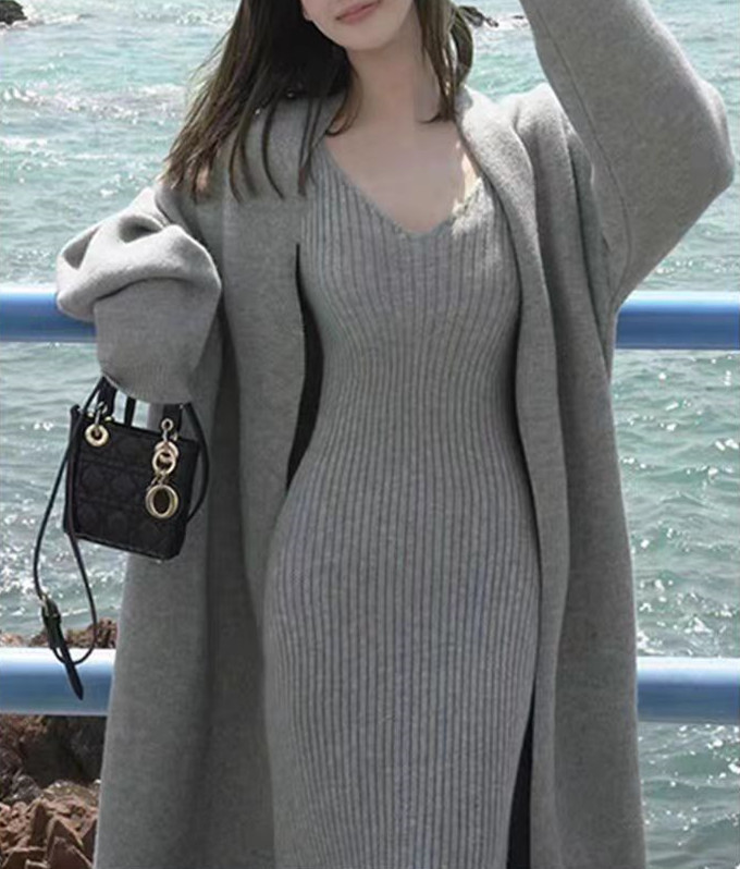 フランス式の怠惰な純色の長いニットのカーディガンの女性の長いvネックのストラップのワンピースの気質のセーターの2つのセット|undefined