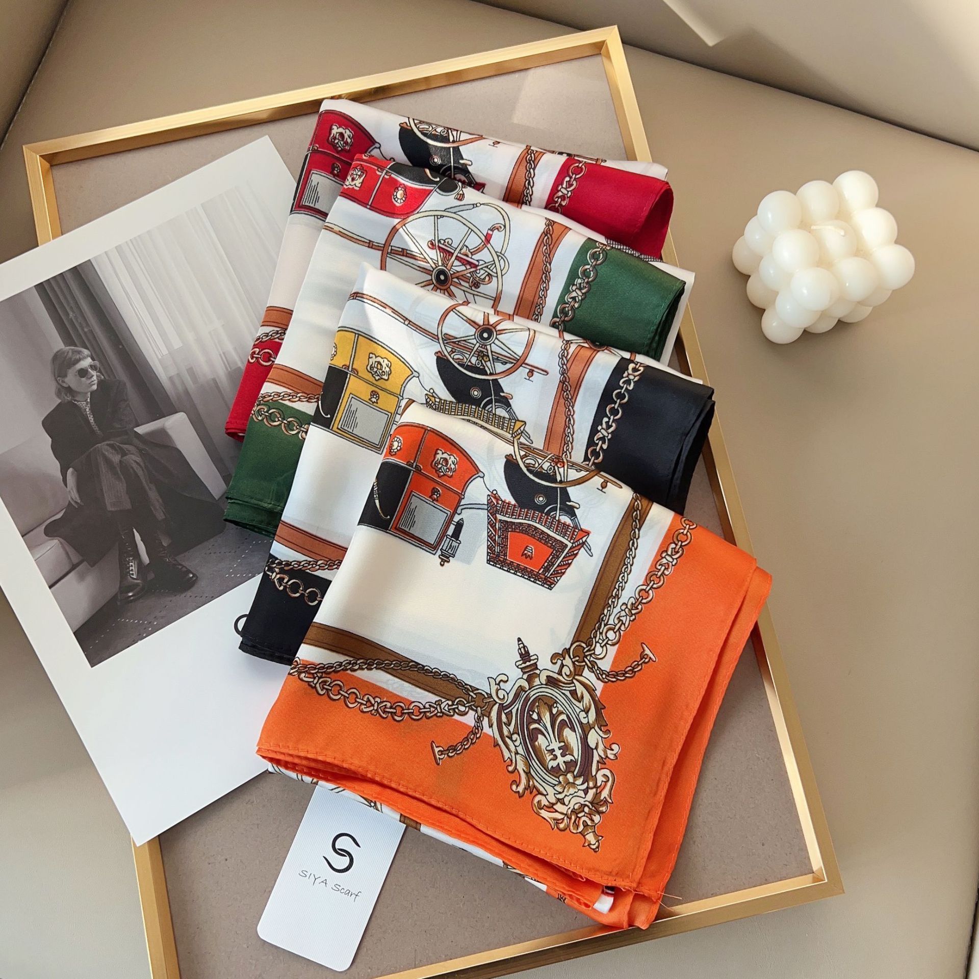 Nueva moda europea y americana, bufanda cuadrada de nicho, tendencia, coche retro clásico, bufanda chic, regalo de mujer de todo fósforo