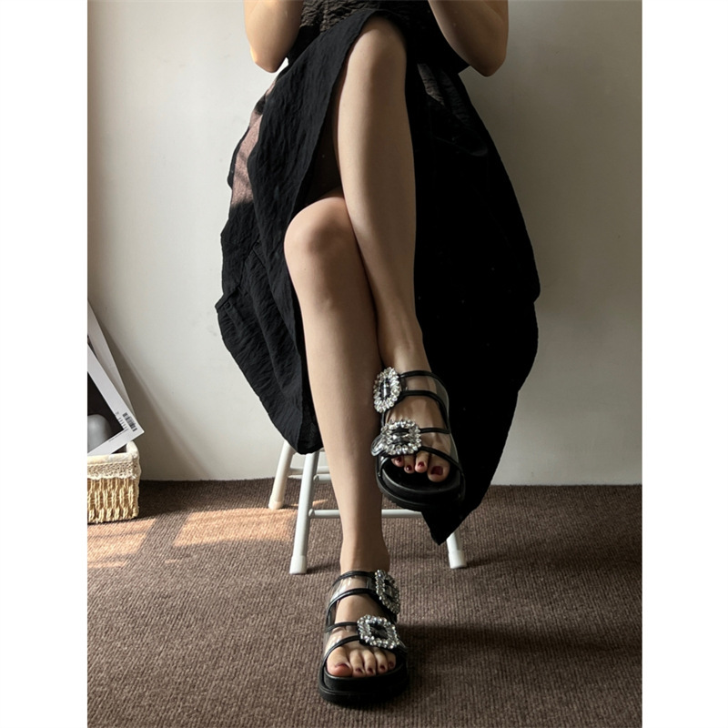 Internet Celebrous Slippers Women's Summer ins2025 New Thick Bottom Out-of-the-way Summer French Style Small Slippers for Seaside Wear Fashion