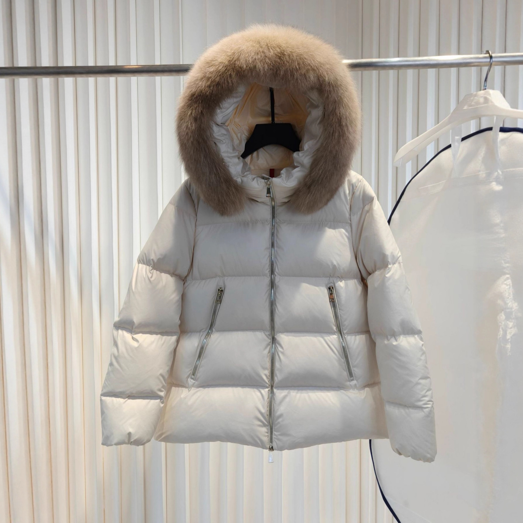 正确版本外贸原单高品质25fw南油女士小A短款毛领连帽羽绒服外套