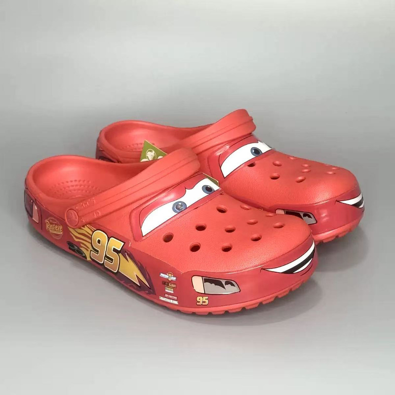 Wholesale 95 Mcqueen Collaboration Clogs for Men and Women, Outdoor Couple Beach Shoes, Non-Slip Closed-Toe Sandals