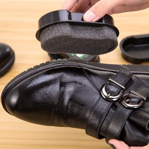 A shoe polish and shoe brush integrated sponge shoe cleaner, colorless universal leather shoe cleaner, shoe magic, black genuine leather maintenance oil