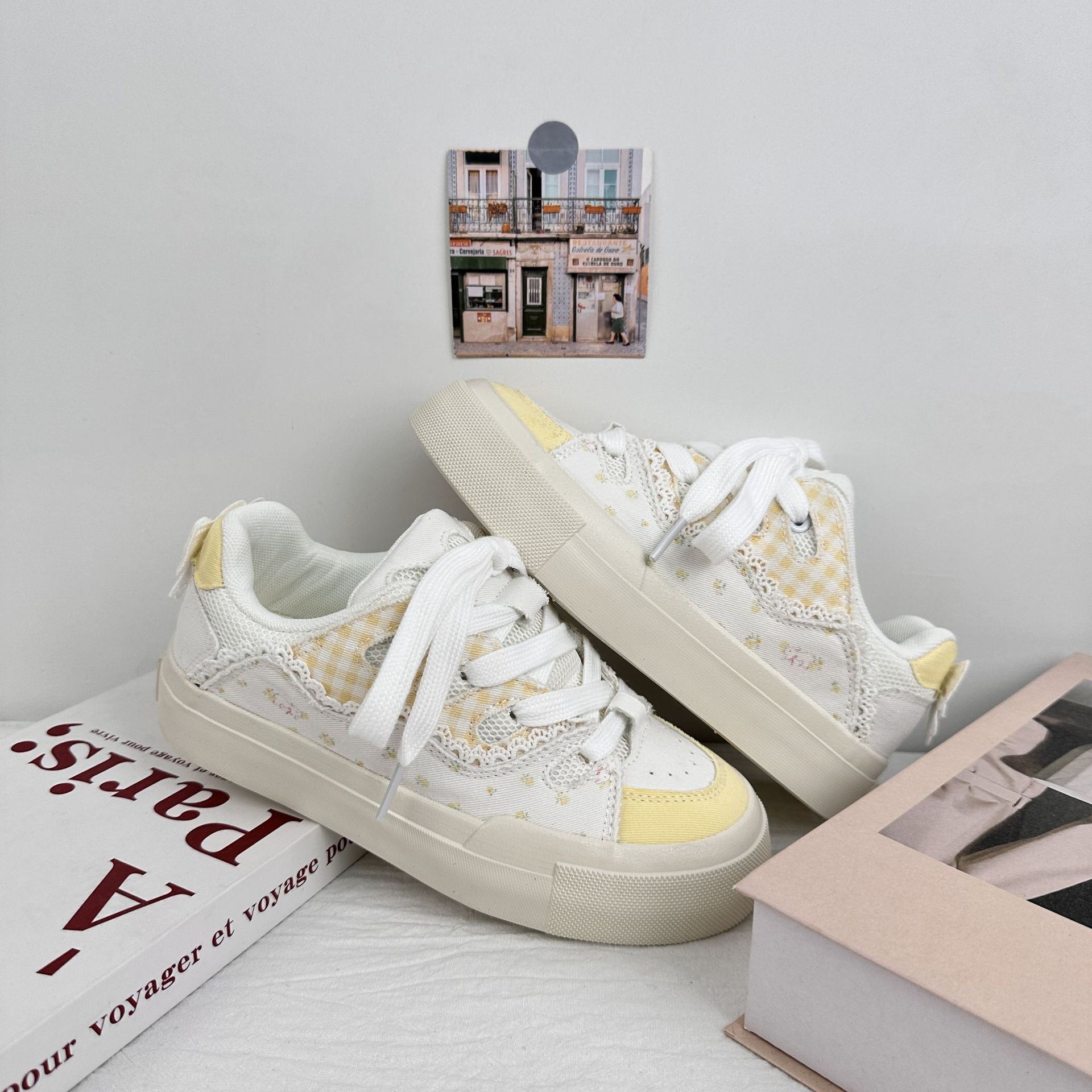 Yuanbo nicho diseño de zapatos de skate de arco para mujeres 2025 nuevos zapatos blancos con suela gruesa zapatos de pan casuales