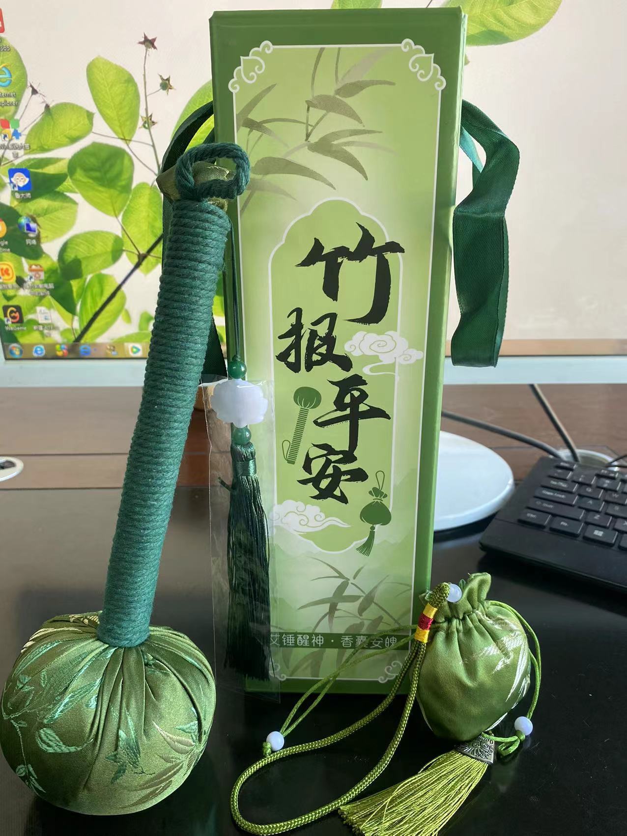 Mugwort Massage Hammer Ai Cao Chui 31cm Cotton Linen Wellness Stick for Neck Shoulder Body Tapping in use