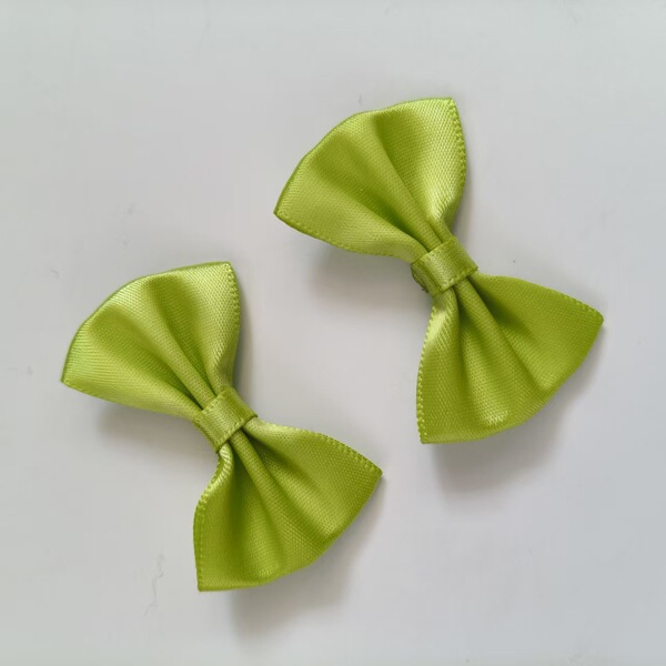 Solid color bow tie with bow
