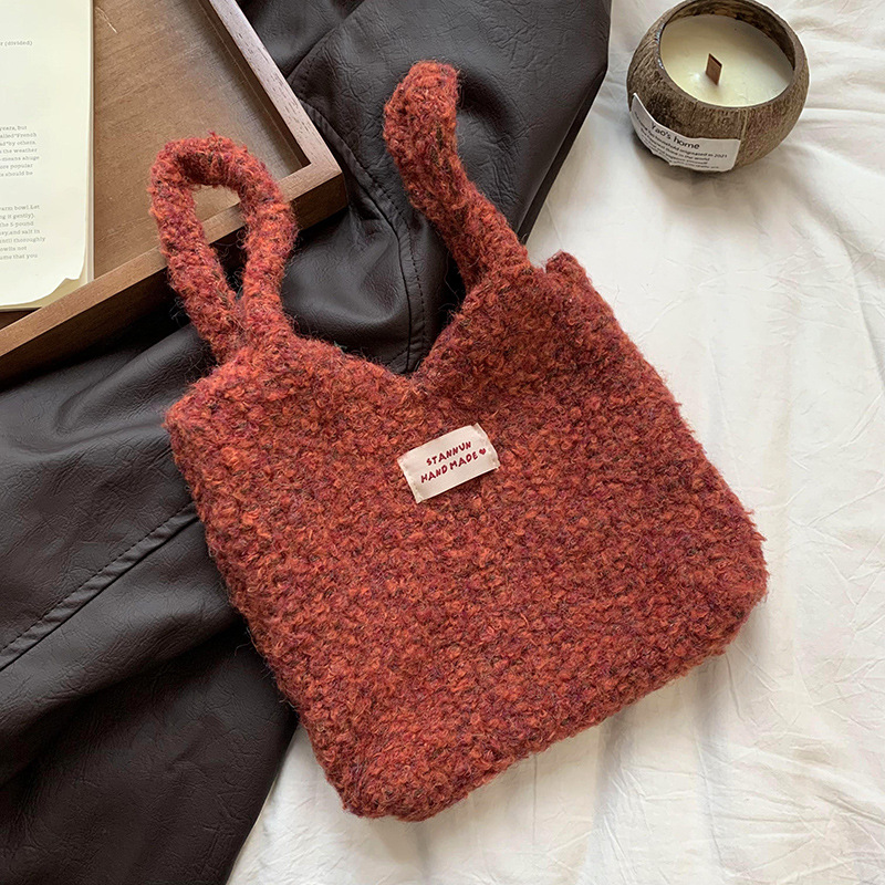 Bolso cuadrado pequeño bolso de mujer 2025 otoño e invierno nuevo estilo de alta gama bolso de mano de punto de felpa cerosa suave bolso de hombro