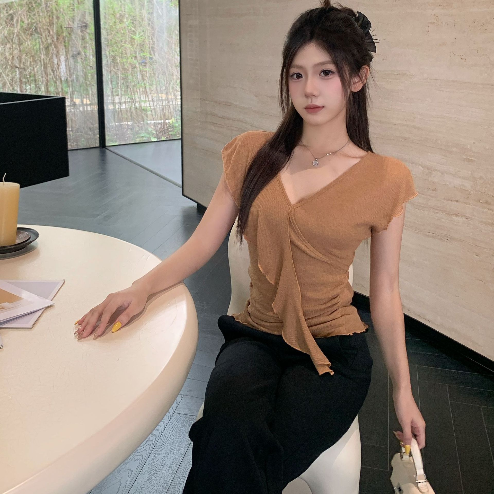 French-style, sophisticated, ruffled V-neck short-sleeved T-shirt for women, new summer style, slim fit, flattering design. 26112