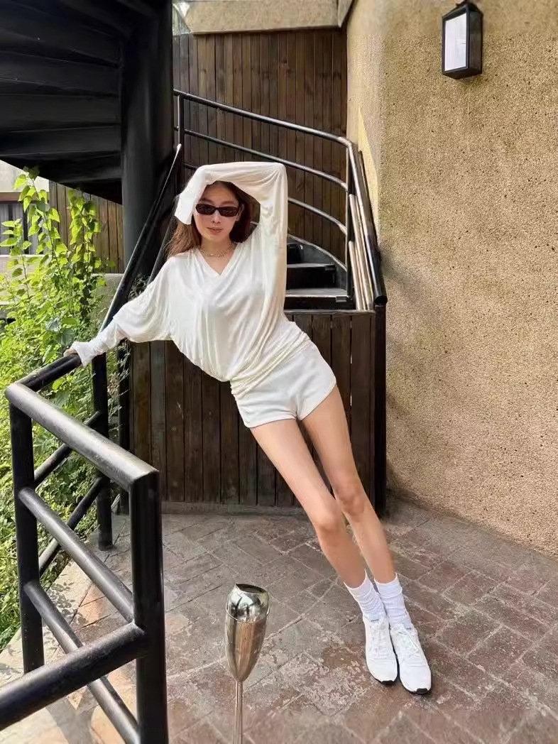 2024ss cuello en V manivela apilar sensación suelta 92% Tianyu Fine Model 8% Spandex mezcla camiseta de manga larga