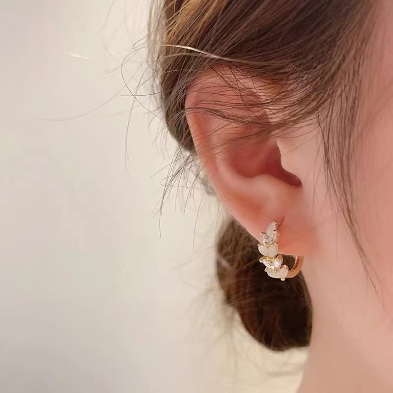 Venta caliente transfronteriza, diseño de nicho de lujo ligero, hebillas de oreja de trigo de circón, pendientes de sentido avanzado de moda, pendientes exquisitos de todo fósforo