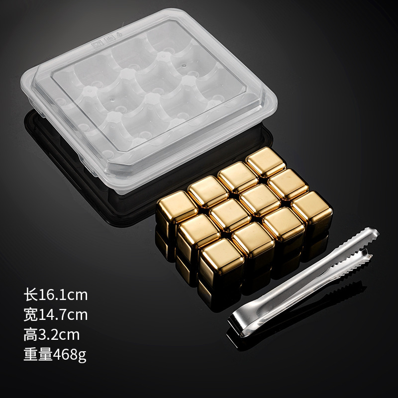 Двенадцать золотых зерен в коробке с зажимом.