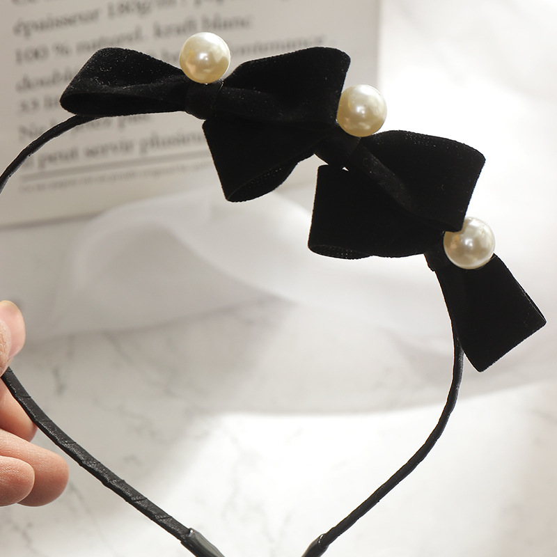 Black Velvet Bow Pearl Headband display picture 1