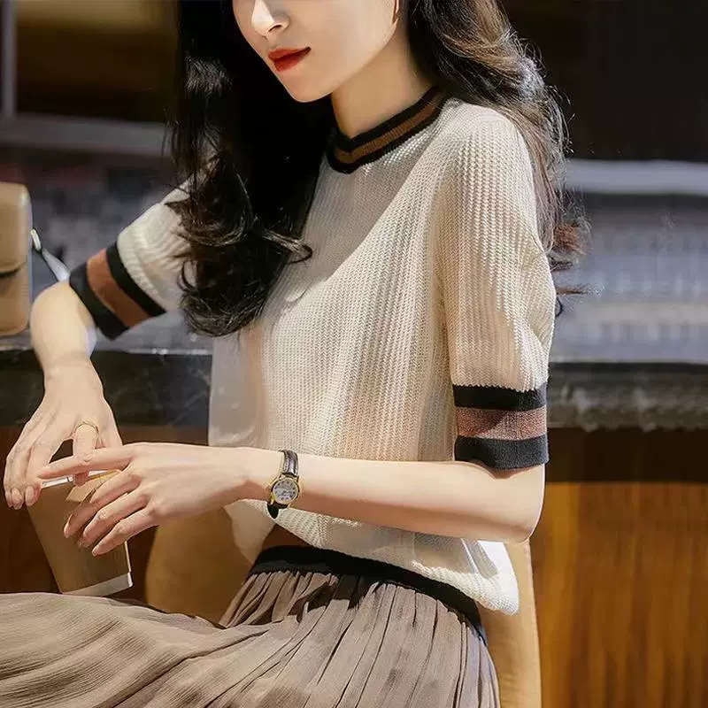 Новый женский свитер с круглым вырезом 2025 года, приталенный стильный топ с цветовыми блоками, летняя трикотажная футболка с коротким рукавом для женщин