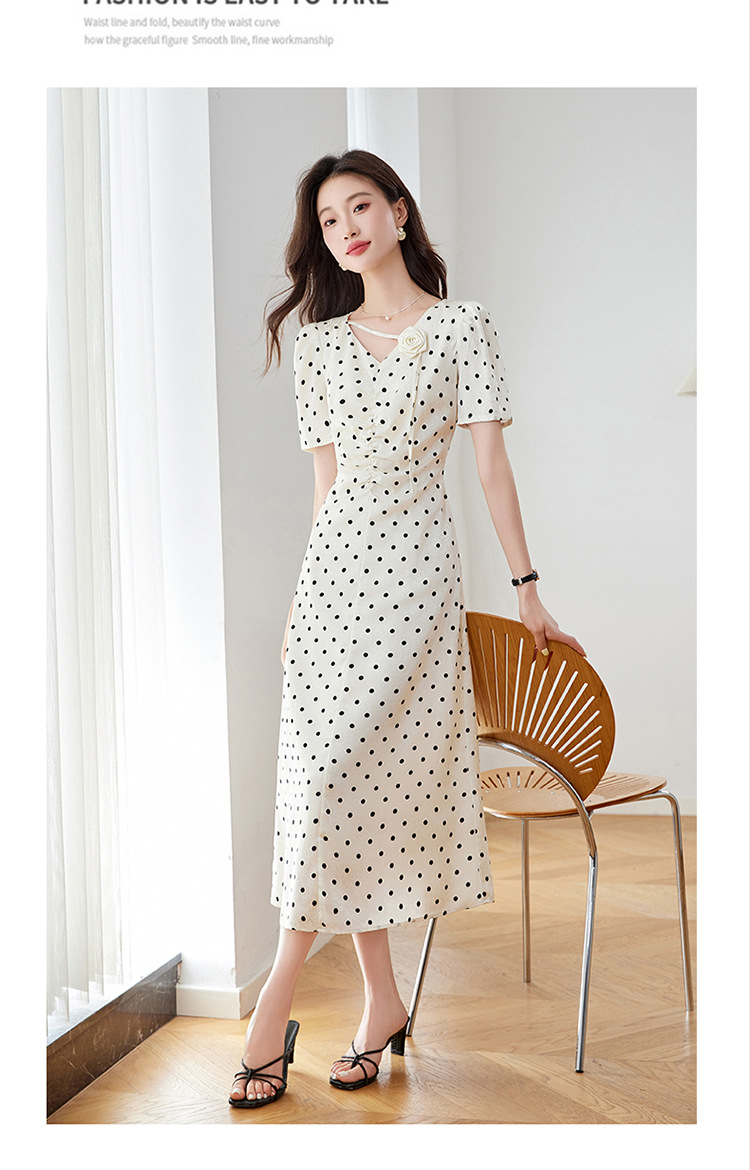 Đầm chấm bi tay phồng cổ V eo thắt dây dáng dài Z5627 — Màu đen, Màu trắng chi tiết 19