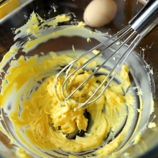 Stainless Steel Manual Egg Beater Cream Mixer Kitchen Gadget Egg Beater Butter Baking Egg Beater New Product
