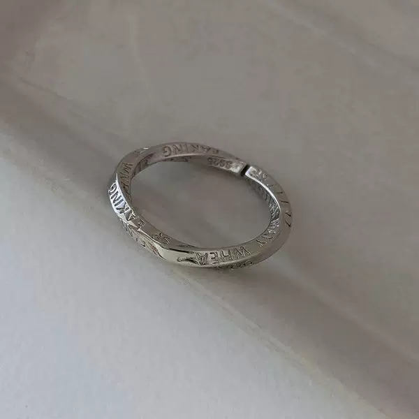 Möbius ring
