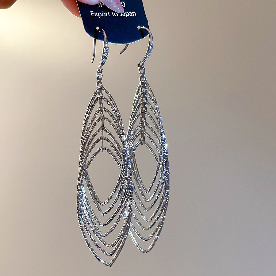 Líneas de diamante de alto nivel de sensación de auriculares 2025 nuevo estilo de cena aretes de aretes de aretes ganchos de aretes