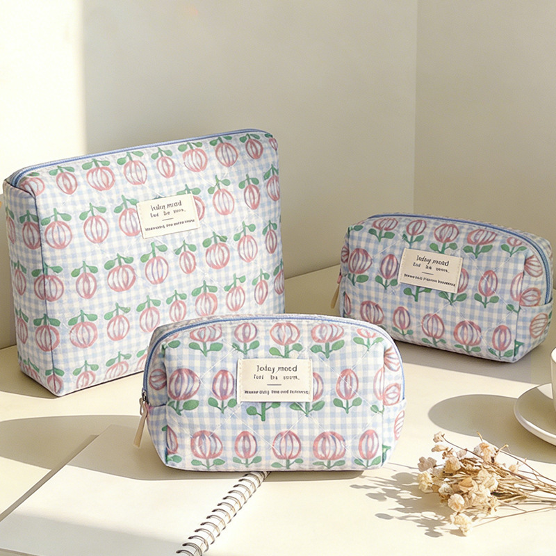 Korean-Style Pastoral Style Quilted Cosmetic Bag, Large Capacity Portable Travel Toiletry Bag, Hand-Painted Tulip Storage Bag Wholesale