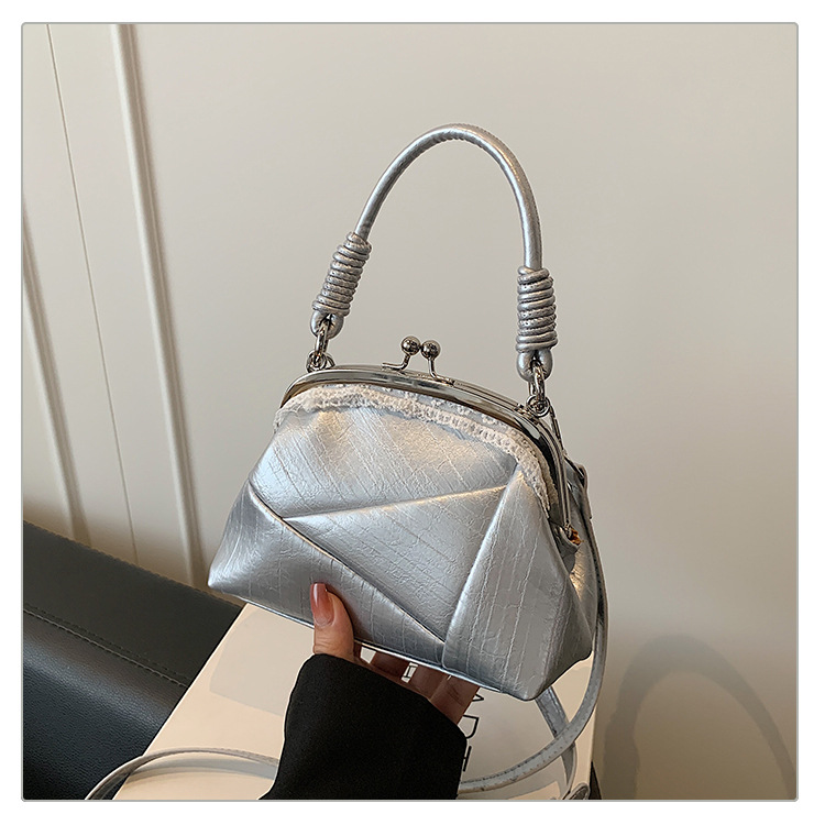Fashionable and unique flap shell bag 2025 new style, versatile commuter shoulder bag, versatile handbag, stylish crossbody bag undefined