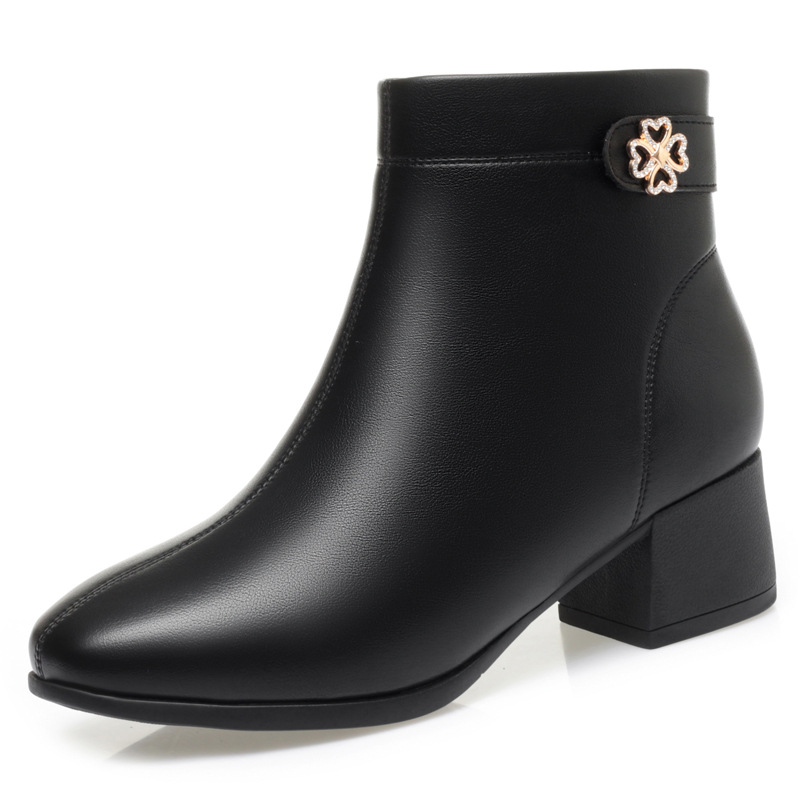 Venta al por mayor zapatos de madre zapatos de algodón acolchado de cuero suave de las mujeres de fondo suave botas cortas transfronterizas nuevos zapatos de cuero forrados de lana zapatos de mujer de invierno