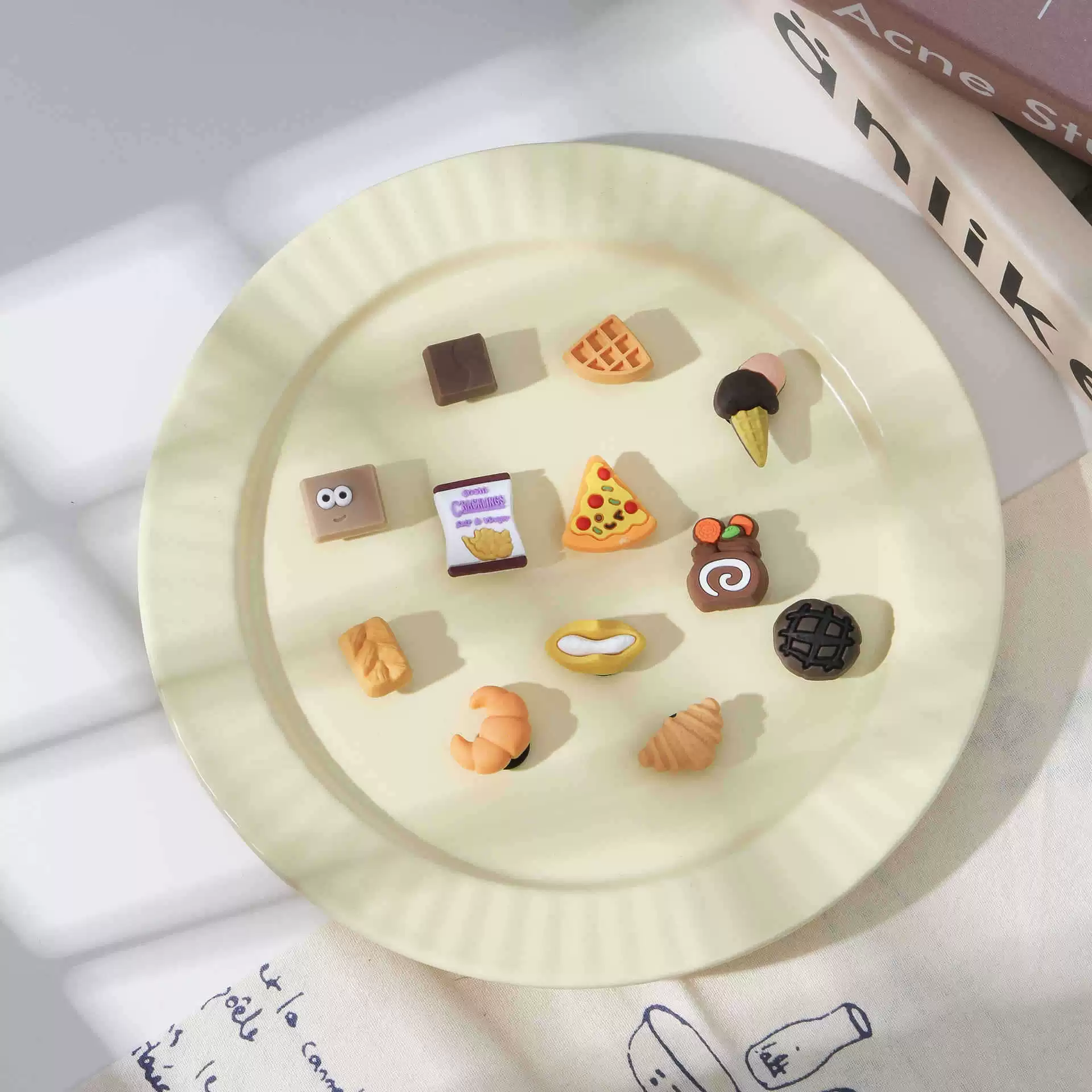 Зажим для обуви новый мультяшный аксессуар для обуви мультфильм премиум-класса креативный трансграничный веселье милая обувь цветок съемная сетка красная пара