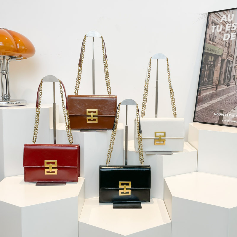 2025 nueva tendencia bolso de hombro europeo y americano bolso de mujer retro cadena de moda bolso pequeño bloqueo textura mochila