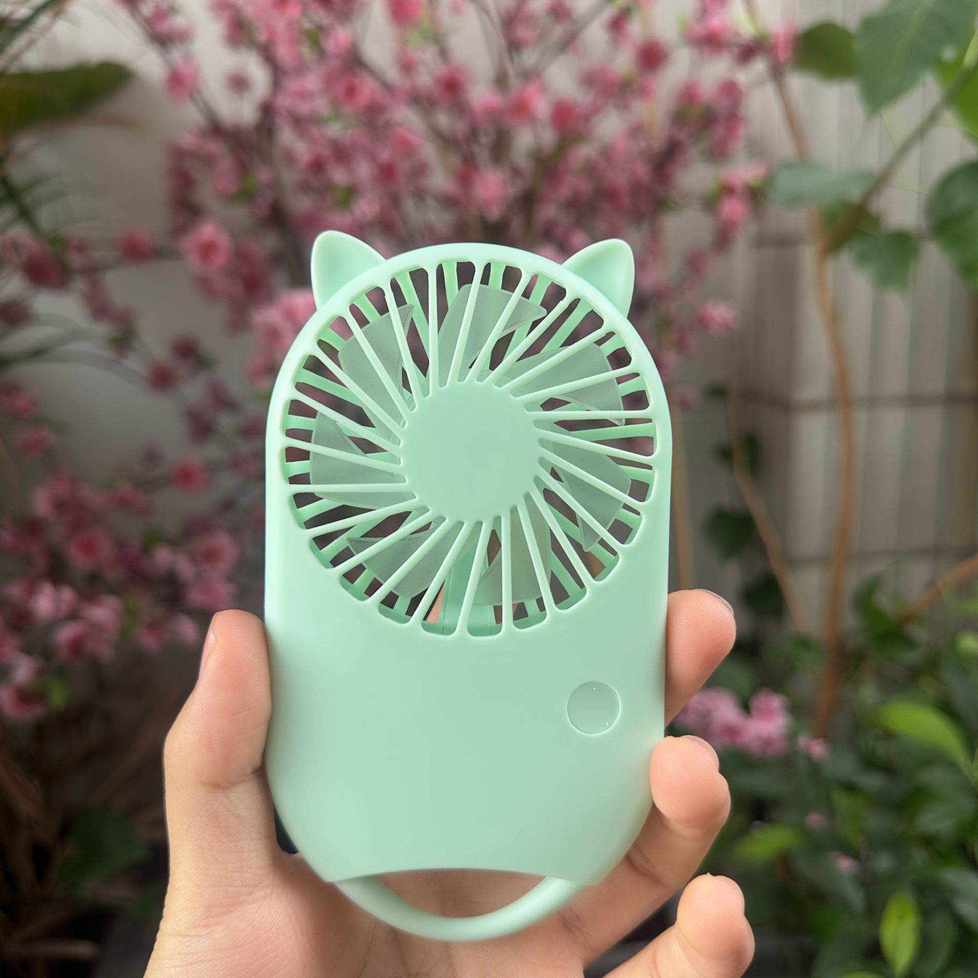 2025 Divertido ventilador pequeño para colgar a mano lindo mini ventilador para mascotas bolsillo de carga usb ventilador pequeño de mano portátil para exteriores