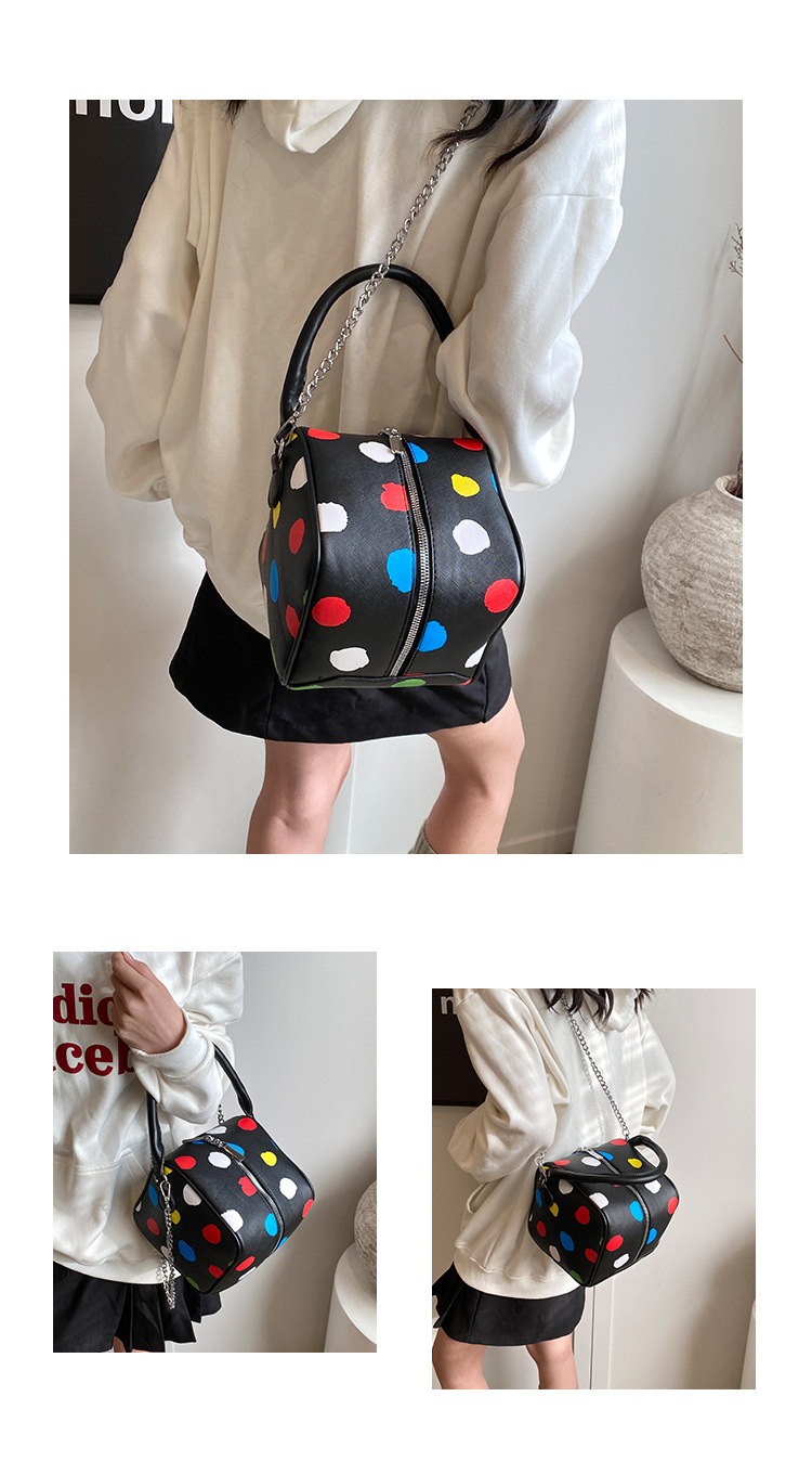 Women's Medium Pu Leather Round Dots Streetwear Zipper Square Bag display picture 8