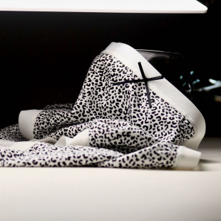 25��С�mȹY011��ϵС�黨���yĪ������ѝŮ�������m����͸�����d