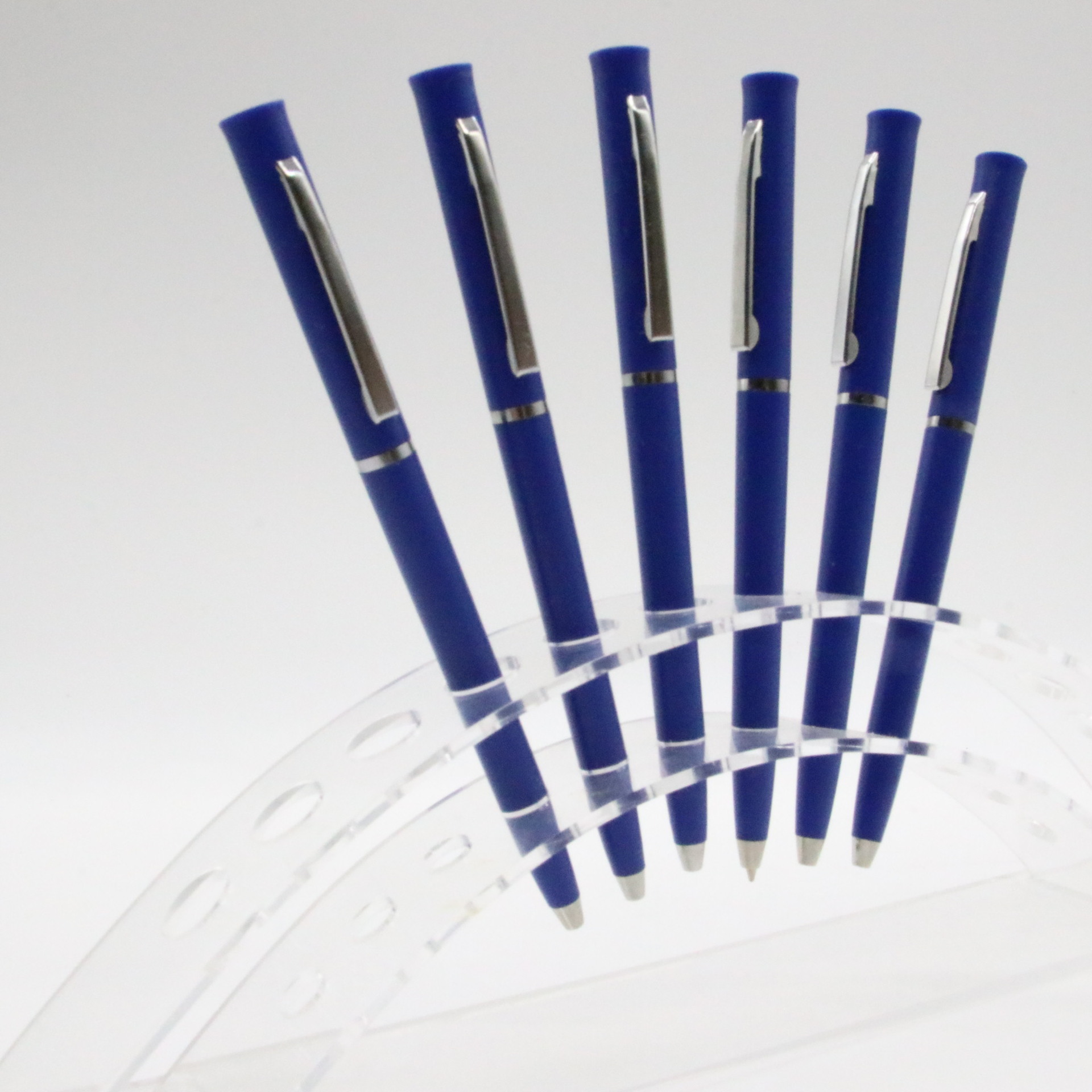 Plástico azul pequeño Xihua Hotel pluma giro pluma giratoria portátil con bolígrafo en stock publicidad pluma promocional