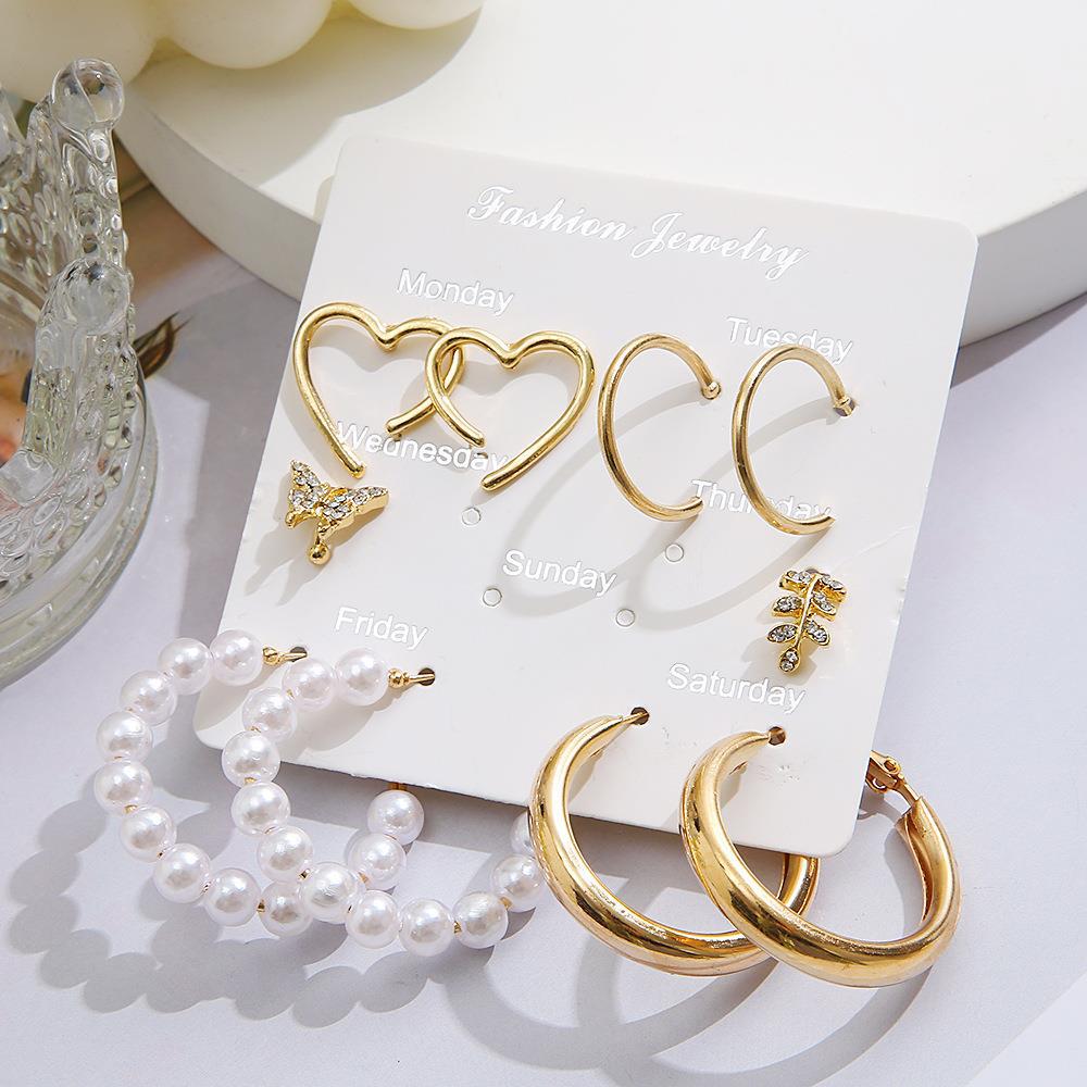 Fashion Heart Shape Butterfly Alloy Artificial Pearls Rhinestones Women's Hoop Earrings 1 Set display picture 3