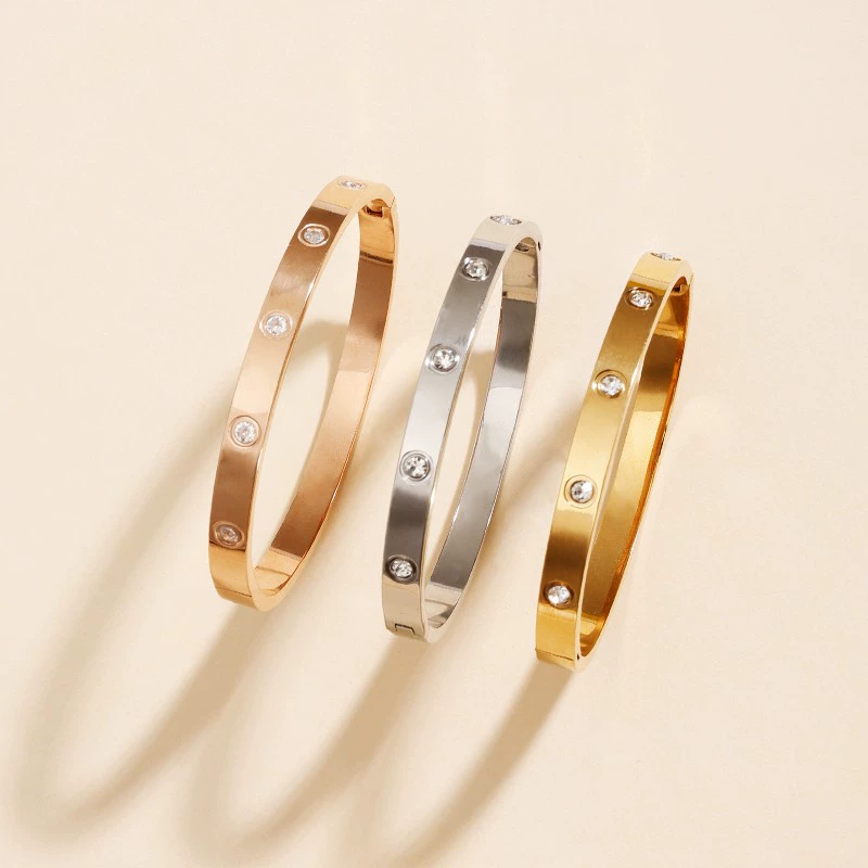 Браслет из нержавеющей стали с открытым овальным дизайном, полностью инкрустированный десятью бриллиантами и цирконами, титановая сталь, прочный и не выцветает, модные украшения, новая модель 2024 года.