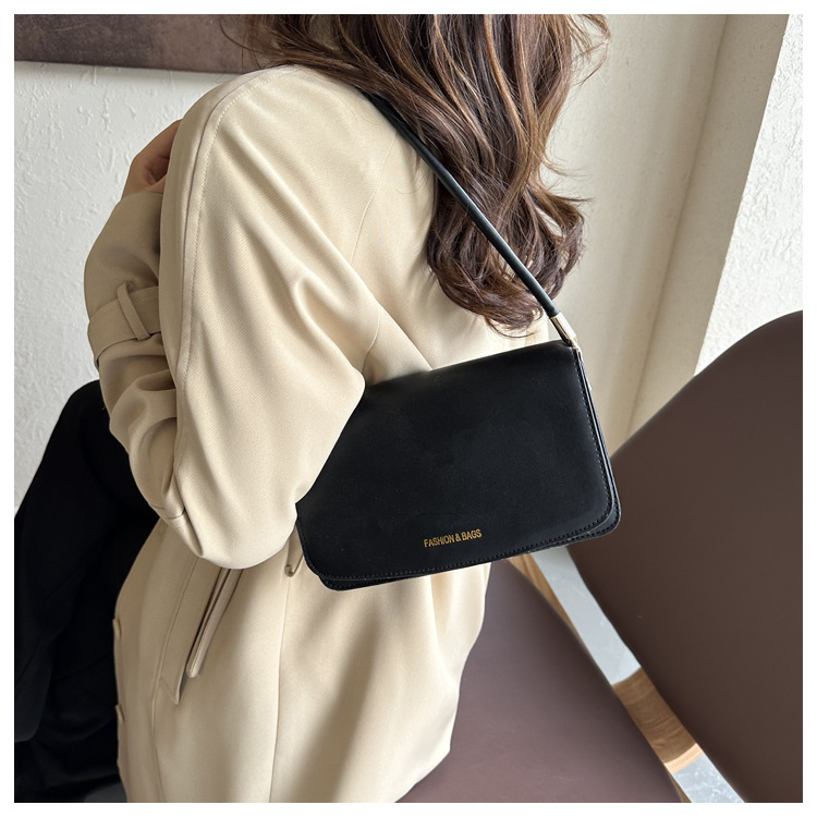 Texture simple et à la mode petit sac carré 2024 nouveau sac à bandoulière polyvalent de banlieue version coréenne sac à aisselles design de niche à la mode_voghion.com