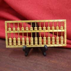 真鍮のそろばんの置物は金のレースのそろばんを集めます。