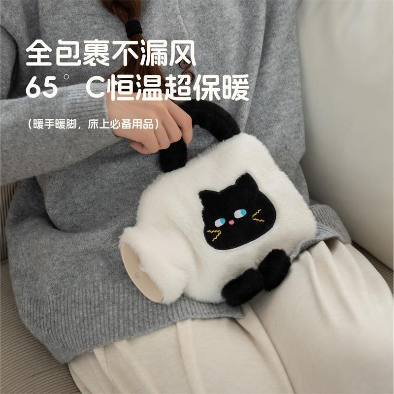 猫を手に入れて湯たんぽを注水します。|undefined