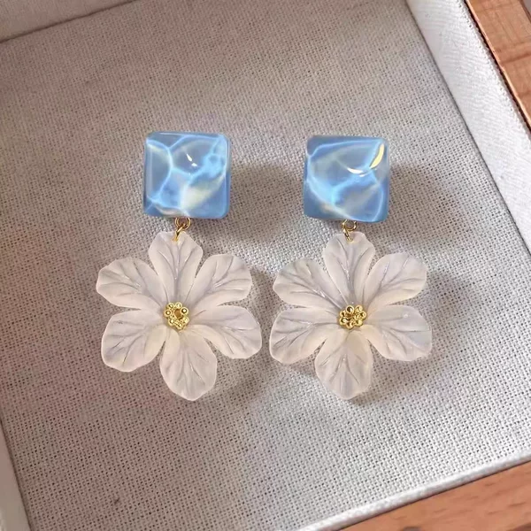 Dopamine Woven Flower Earrings for Women 2026 New Holiday Style Accessories Earrings Niche Design High-End Earrings