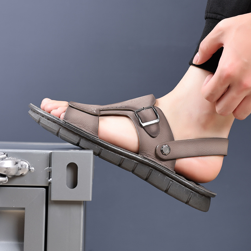 Sandalias de nuevo estilo para hombre Zapatos de playa para hombre al aire libre de suela blanda casual de cuero Sandalias para hombre Zapatillas de exterior antideslizantes