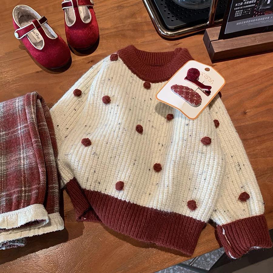 女の子の2025年秋冬新作スーツ、ファーボール厚みのあるチェック柄セーターとベルベットのワイドパンツ、ファッショナブルな2点セット