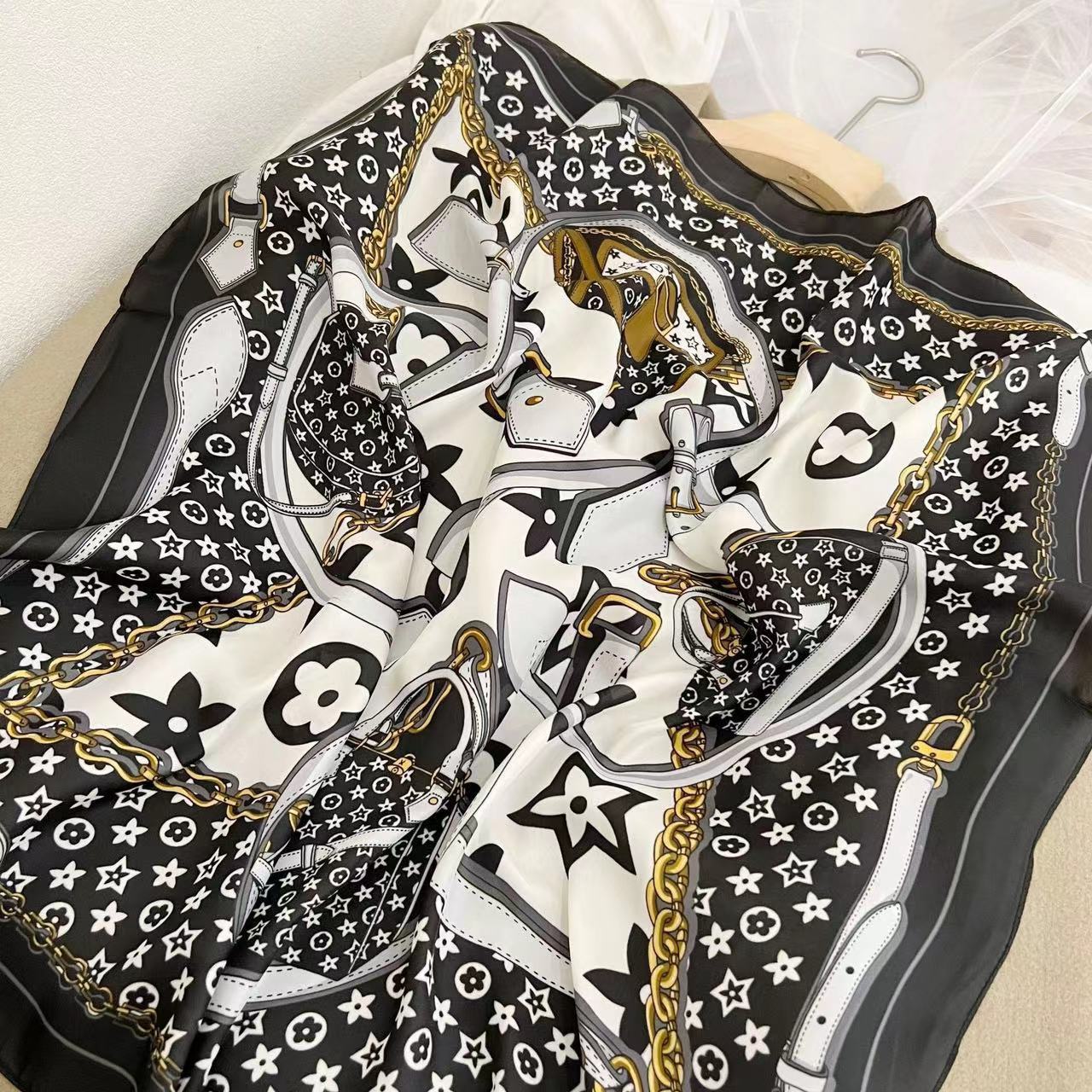 Verano nuevos productos de moda versátil delgado regalo bufandas de seda 70 bufandas cuadradas bufandas de seda bufandas decorativas bufandas bufandas para la madre al por mayor