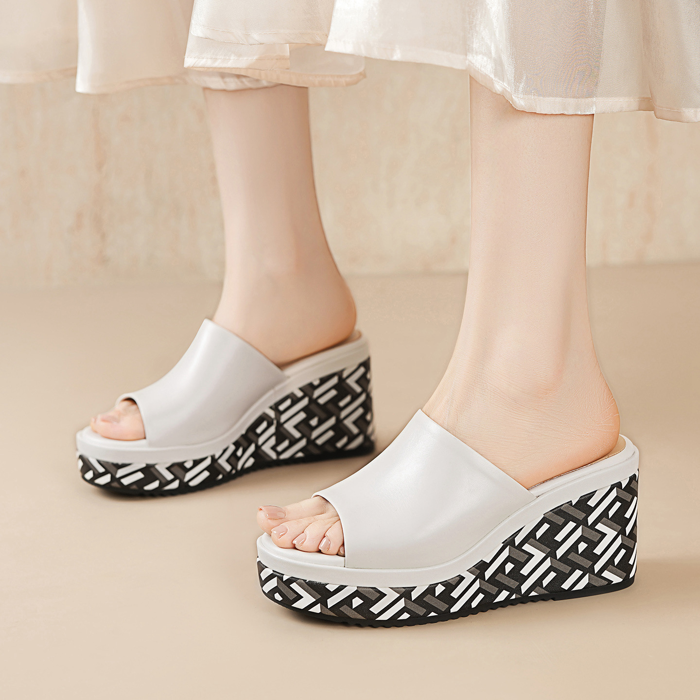 Sandal cao gót nữ hở mũi đế dày 8.5 cm phối màu — đen