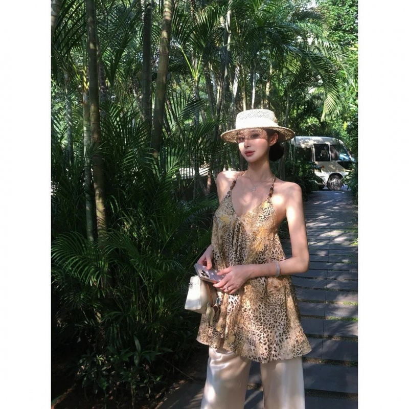 法式度假风慵懒V领豹纹挂脖背心女夏季新款气质宽松无袖外穿上衣|undefined