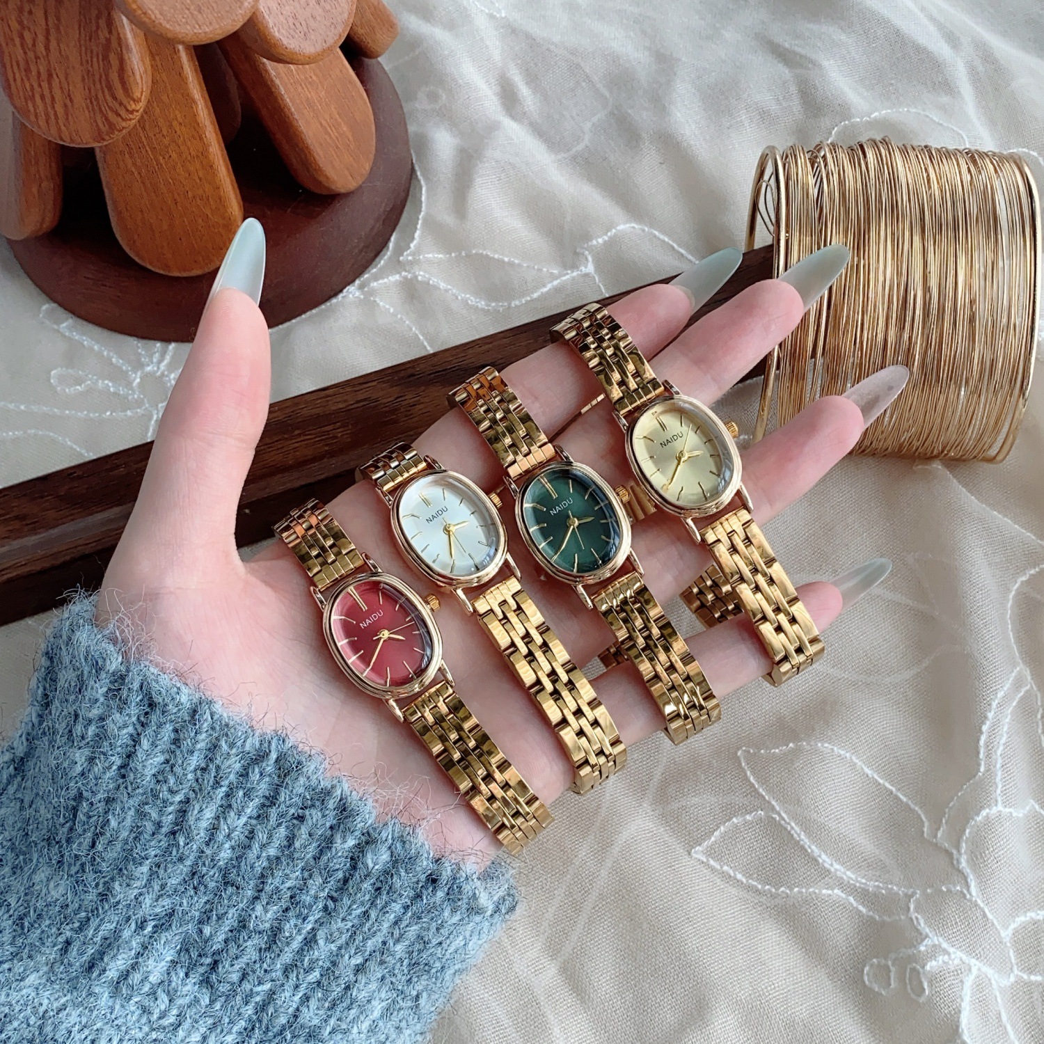 Naidu Fashionable and High-End Gold Wire Pointer Watch Women's Fashionable and Versatile Exquisite Small Quartz Watch