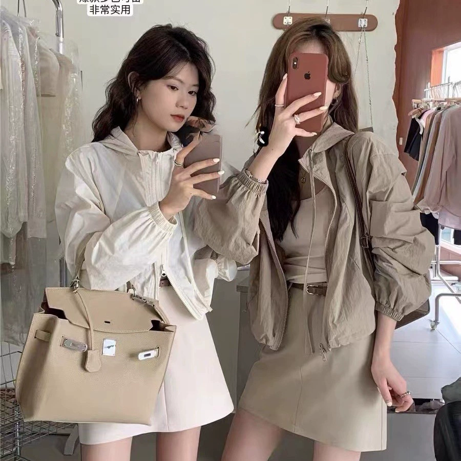 Солнцезащитная куртка с капюшоном женская тонкая весна и лето 2025 года новый маленький человек взрывной повседневная дикая короткая куртка