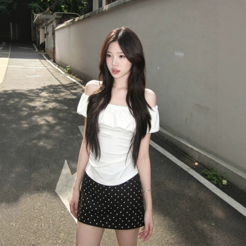 Summer Off-Shoulder Black Polka Dot Bodycon Skirt for Women, Stunning Korean-Style Outfit for Petite Figures, Ootd Set Summer Off-Shoulder Black Polka Dot Bodycon Skirt for Women, Stunning Korean-Style Outfit for Petite Figures, Ootd Set