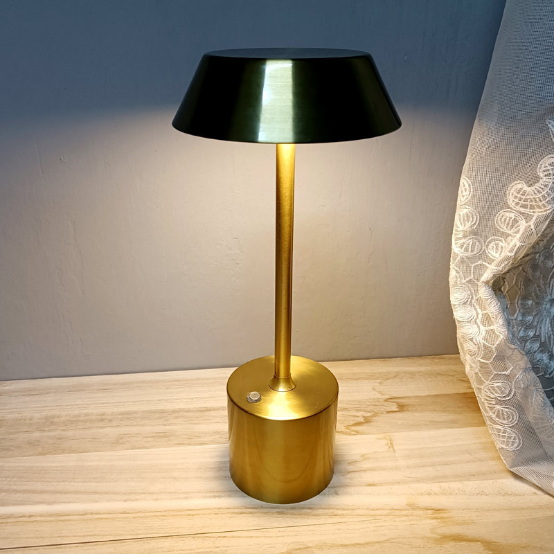 Internet-Famous Metal Table Lamp for Bedroom, Living Room, Bar, Restaurant, Desk, Creative Atmosphere Lamp, Decorative Night Light, Bedside Table