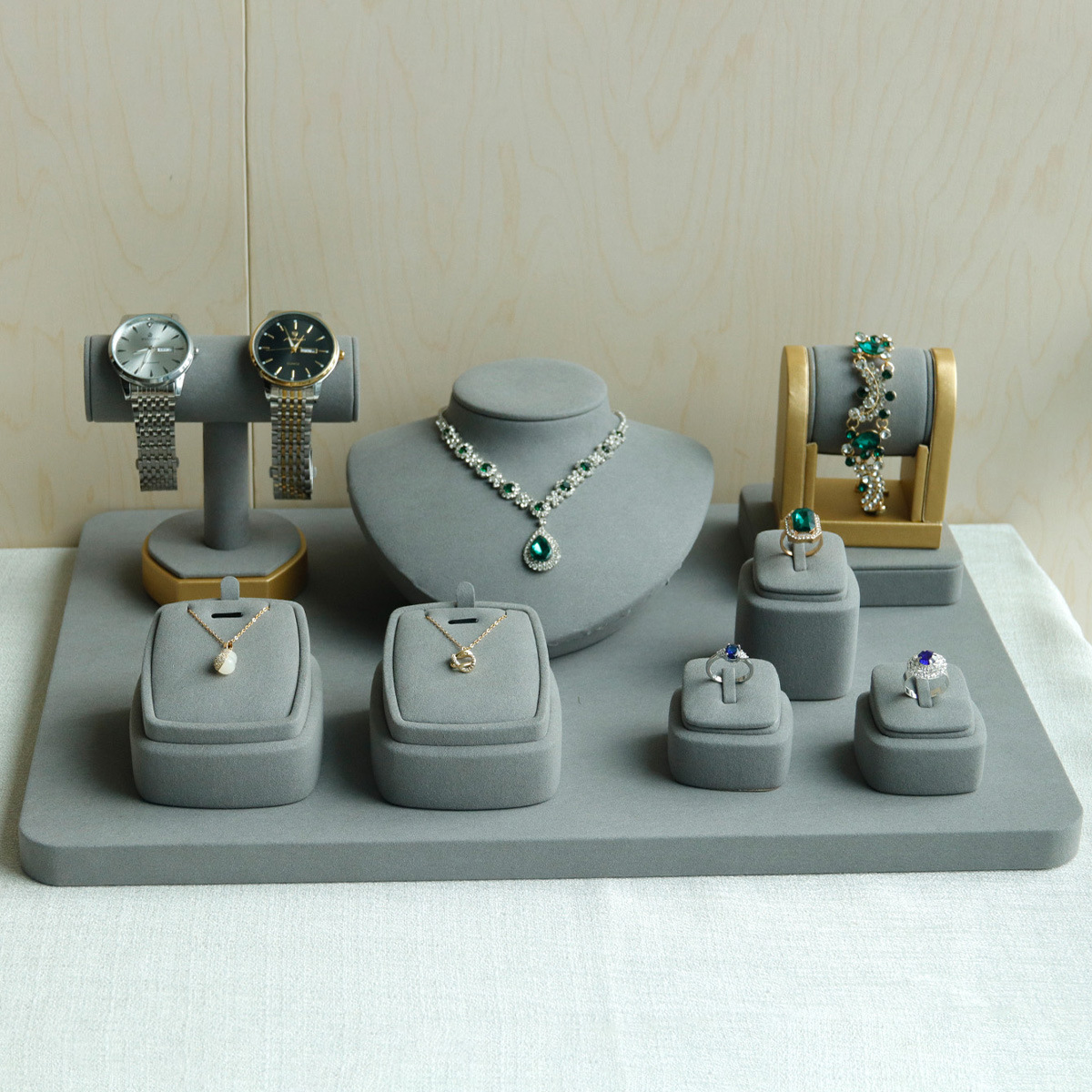 ¿̨˻ɫ鱦չʾ׹μָܽм