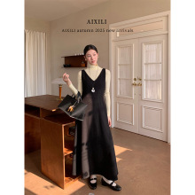 爱西里2025冬简约气质高级感v领叠穿百搭长款遮肉背心连衣裙15607