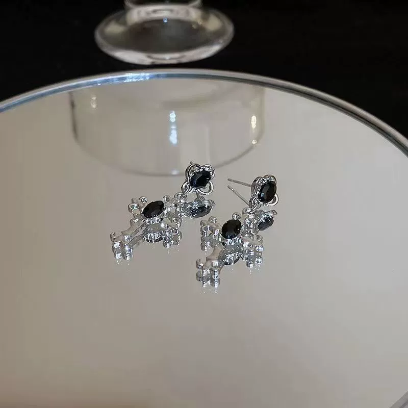 Small brand fashionable earrings, light luxury style