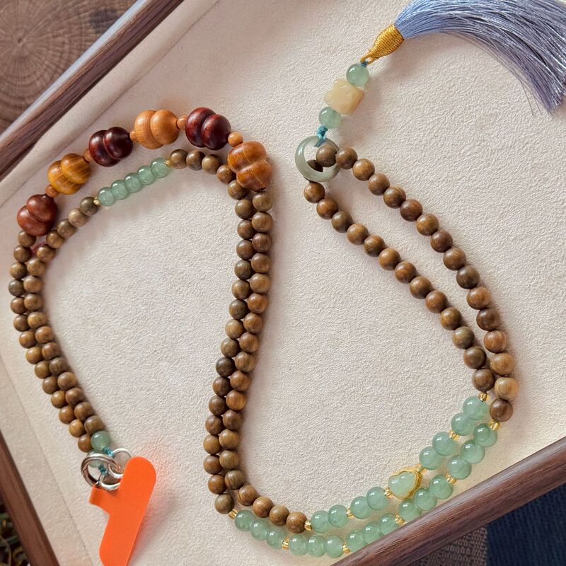 Green sandalwood phone chain, new Chinese-style retro gourd pendant, long beaded lanyard, anti-loss, Chinese-style decorative keychain Green sandalwood phone chain, new Chinese-style retro gourd pendant, long beaded lanyard, anti-loss, Chinese-style decorative keychain